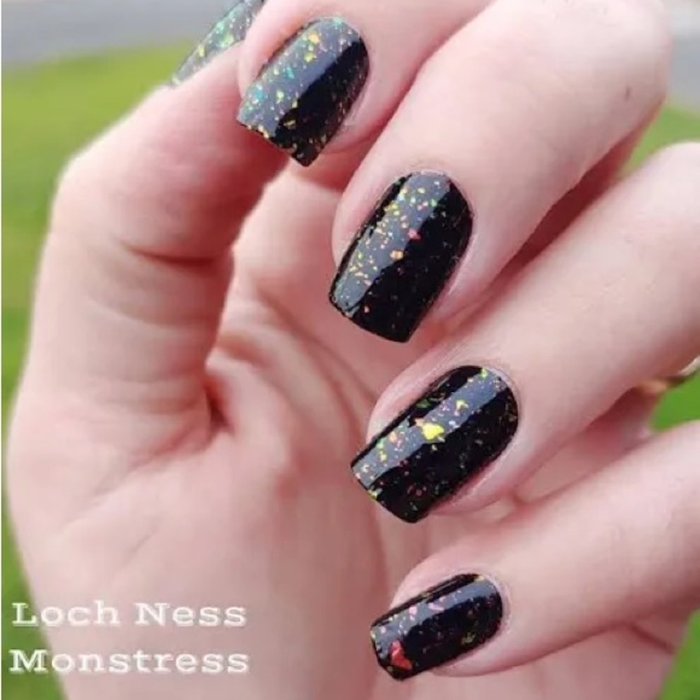 Loch Ness Monstress - Color Street